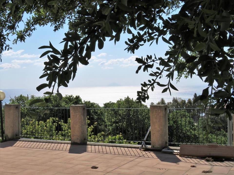 B&B Le Rose Del Tirreno Falerna Eksteriør billede