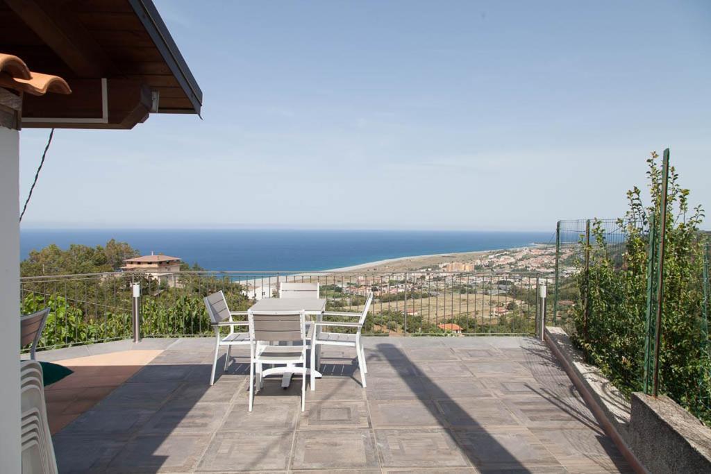 B&B Le Rose Del Tirreno Falerna Eksteriør billede